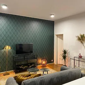 Apartment Cozy W/ King Bed Great For Discovering, Lüttich