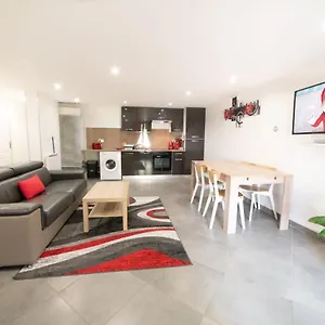 appartement-garden-proche-de-lyon.hotels-rhonealpes.com/